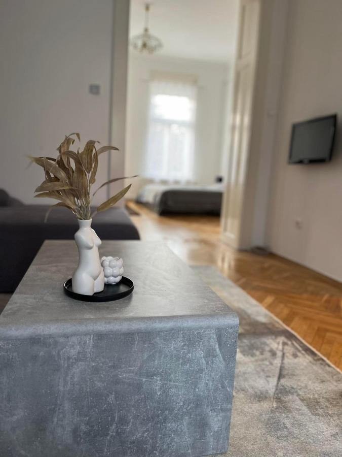 Szeged Apartman Luaran gambar